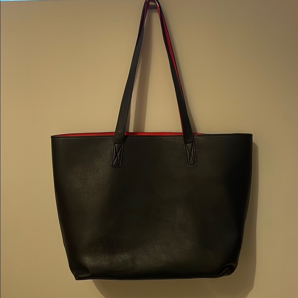 Sleek Black Tote Bag with Textured Fabric and Contrasting Handles - Picture 9 of 9